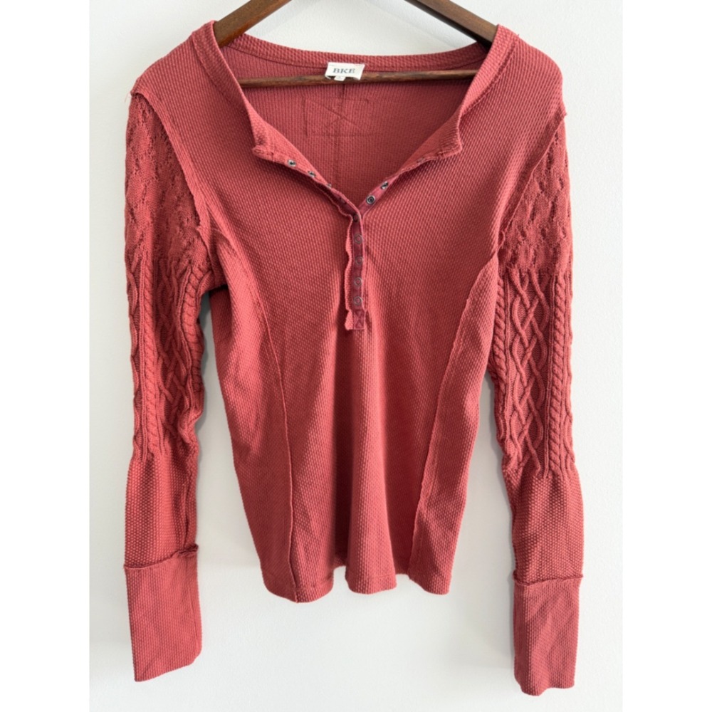 BKE Henley Top Red Waffle Cable Knit Boho Textured Long Sleeve Thermal Small‎